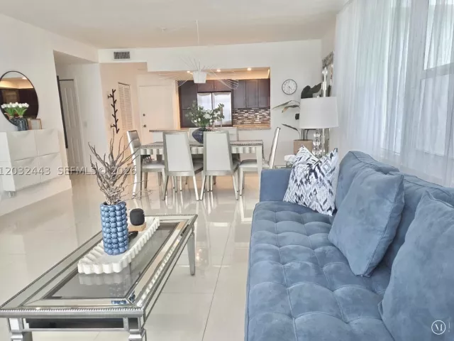 2-bedroom condo for rent in Hollywood - 3505 S Ocean Dr PH-6 - MondialRealty