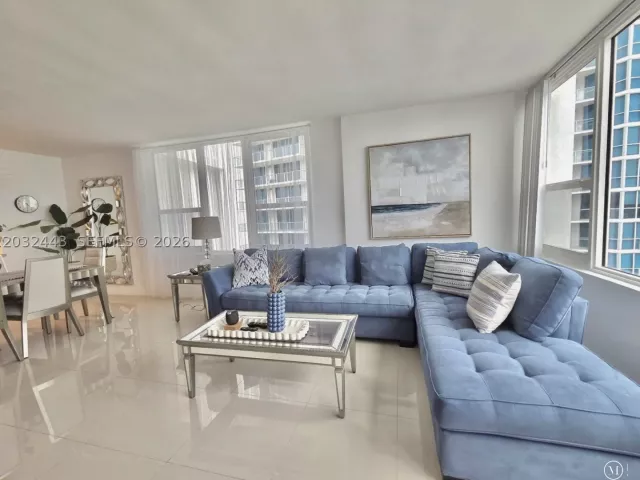 2-bedroom condo for rent in Hollywood - 3505 S Ocean Dr PH-6 - MondialRealty