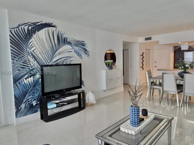 2-bedroom condo for rent in Hollywood - 3505 S Ocean Dr PH-6 - MondialRealty