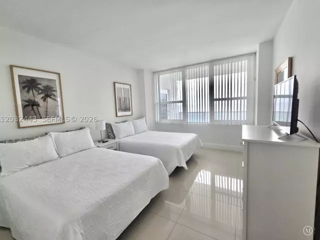 2-bedroom condo for rent in Hollywood - 3505 S Ocean Dr PH-6 - MondialRealty