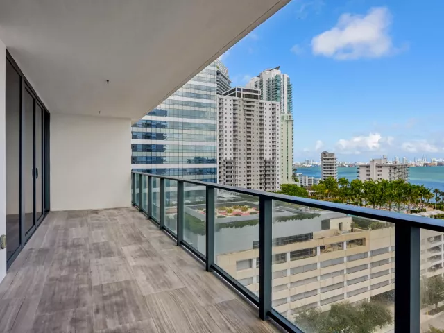 1-bedroom condo for sale in Miami - 1451 Brickell Avenue 1202 - MondialRealty