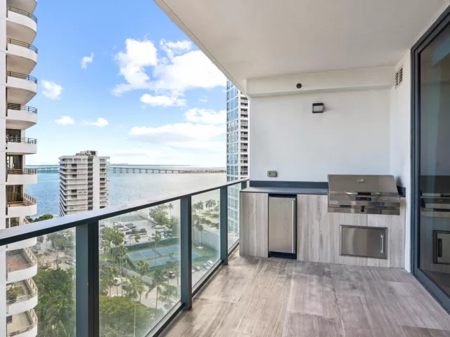 1-bedroom condo for sale in Miami - 1451 Brickell Avenue 1202 - MondialRealty