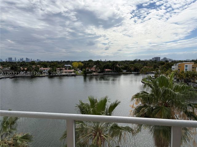 3-bedroom condo for rent in Miami Beach - 5900 Collins Ave 702 - MondialRealty