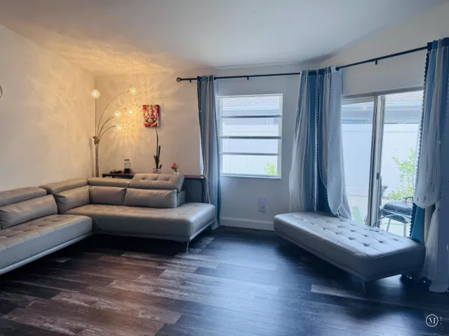3-bedroom home for sale in Pembroke Pines - 11747 NW 12th Street - MondialRealty