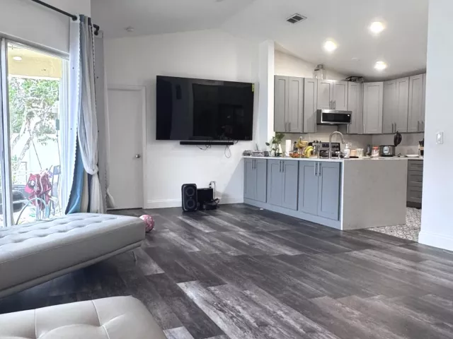 3-bedroom home for sale in Pembroke Pines - 11747 NW 12th Street - MondialRealty