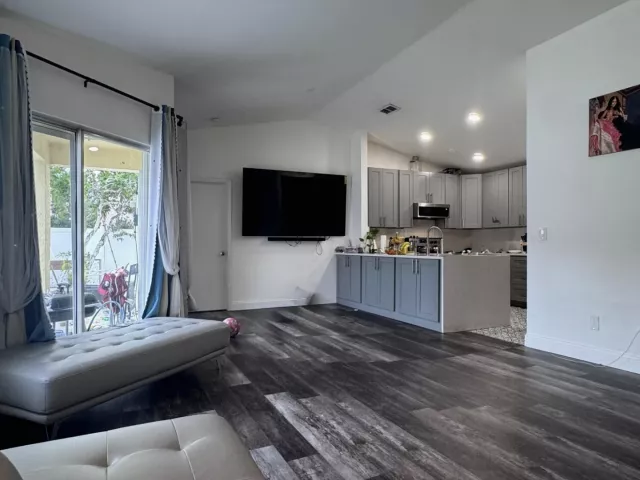 3-bedroom home for sale in Pembroke Pines - 11747 NW 12th Street - MondialRealty
