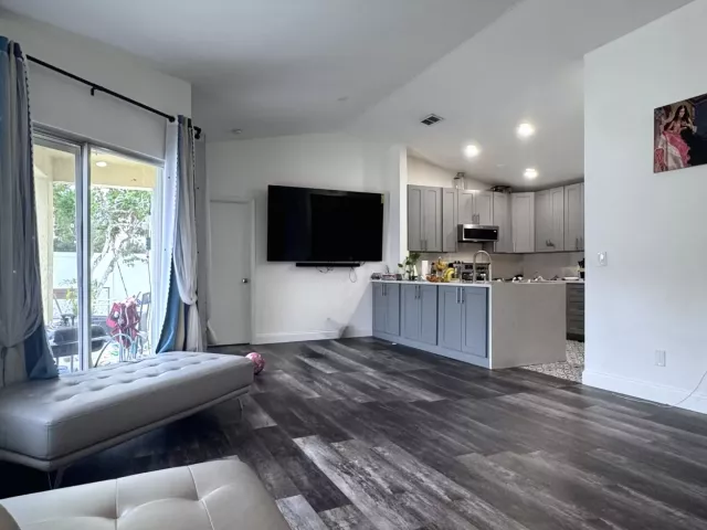 3-bedroom home for sale in Pembroke Pines - 11747 NW 12th Street - MondialRealty