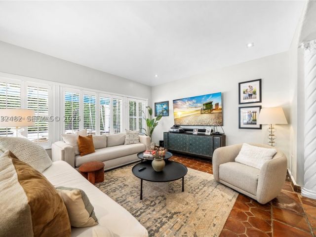 4-bedroom home for rent in Miami Beach - 5621 Alton Rd - MondialRealty