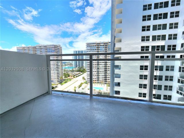 2-bedroom condo for rent in Hallandale Beach - 2030 S Ocean Dr 1405 - MondialRealty