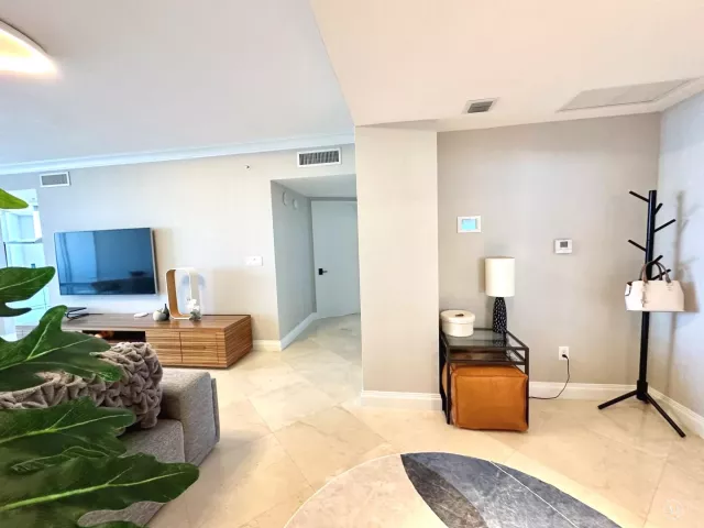 2-bedroom condo for rent in Sunny Isles Beach - 18201 Collins Avenue 1901 - MondialRealty