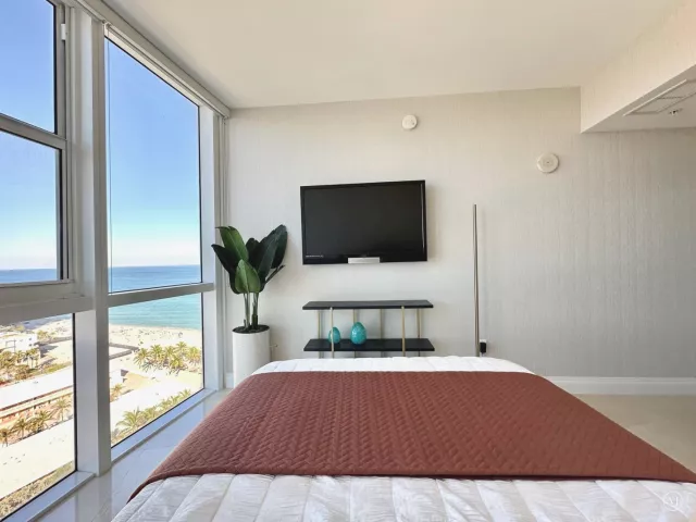 2-bedroom condo for rent in Sunny Isles Beach - 18201 Collins Avenue 1901 - MondialRealty