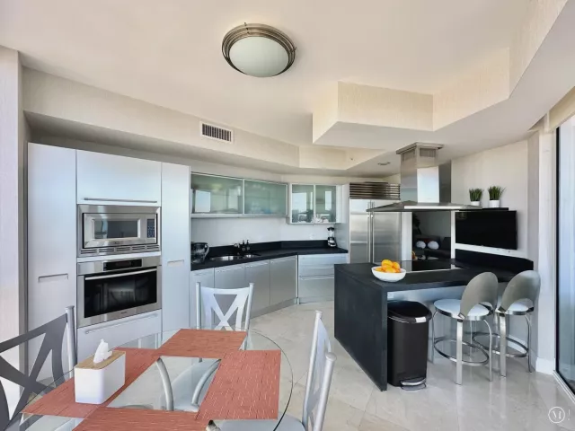 2-bedroom condo for rent in Sunny Isles Beach - 18201 Collins Avenue 1901 - MondialRealty
