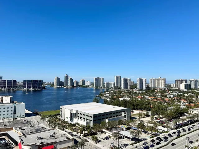 2-bedroom condo for rent in Sunny Isles Beach - 18201 Collins Avenue 1901 - MondialRealty