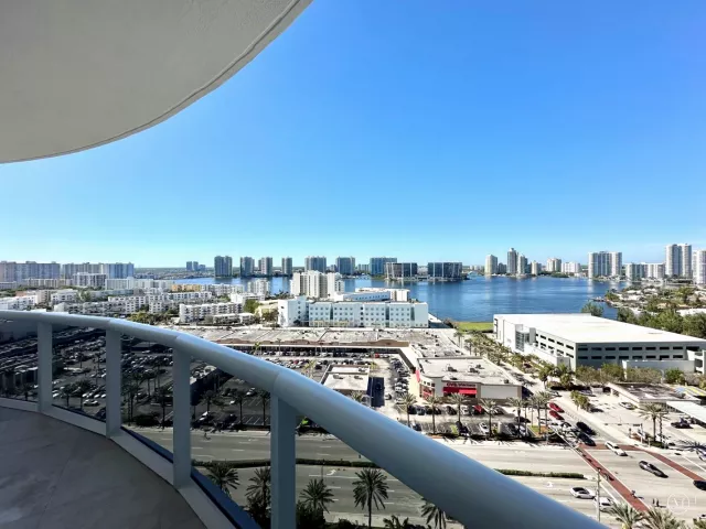 2-bedroom condo for rent in Sunny Isles Beach - 18201 Collins Avenue 1901 - MondialRealty