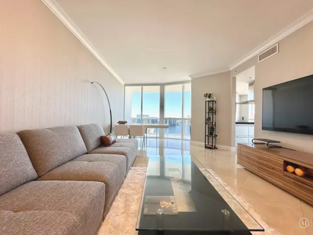 2-bedroom condo for rent in Sunny Isles Beach - 18201 Collins Avenue 1901 - MondialRealty