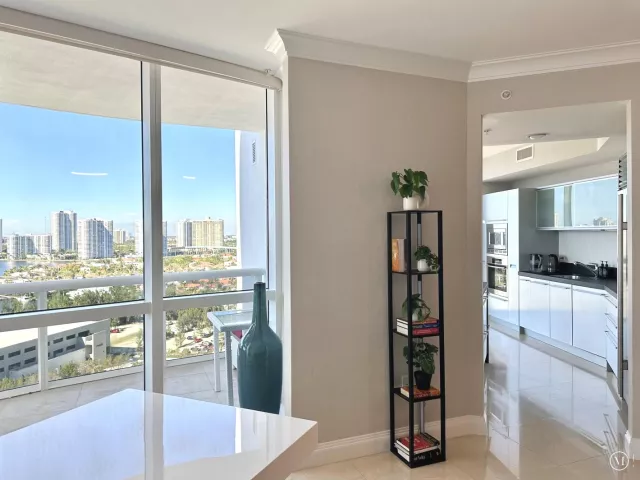 2-bedroom condo for rent in Sunny Isles Beach - 18201 Collins Avenue 1901 - MondialRealty