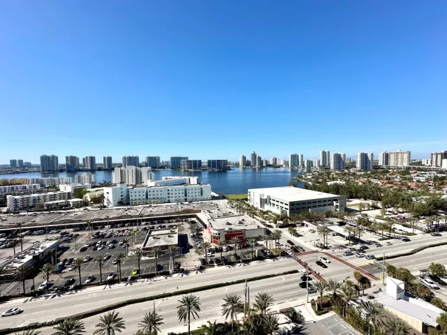 2-bedroom condo for rent in Sunny Isles Beach - 18201 Collins Avenue 1901 - MondialRealty