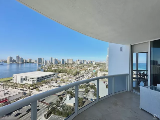 2-bedroom condo for rent in Sunny Isles Beach - 18201 Collins Avenue 1901 - MondialRealty