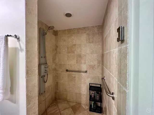 2-bedroom condo for rent in Sunny Isles Beach - 18201 Collins Avenue 1901 - MondialRealty