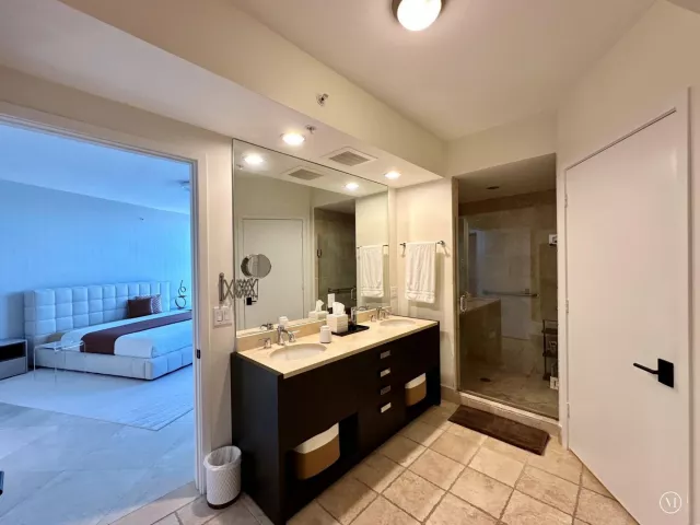 2-bedroom condo for rent in Sunny Isles Beach - 18201 Collins Avenue 1901 - MondialRealty