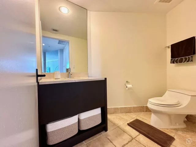 2-bedroom condo for rent in Sunny Isles Beach - 18201 Collins Avenue 1901 - MondialRealty