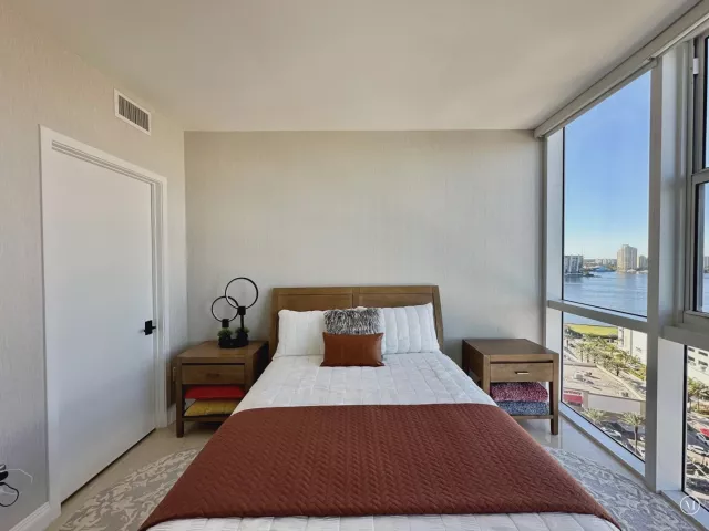 2-bedroom condo for rent in Sunny Isles Beach - 18201 Collins Avenue 1901 - MondialRealty