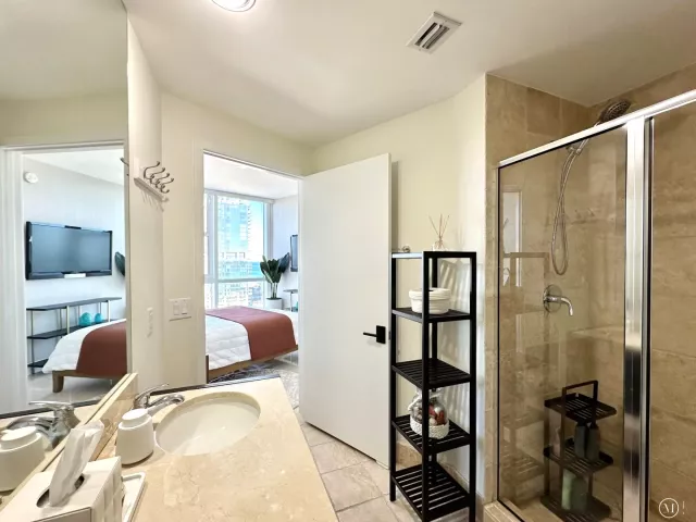 2-bedroom condo for rent in Sunny Isles Beach - 18201 Collins Avenue 1901 - MondialRealty
