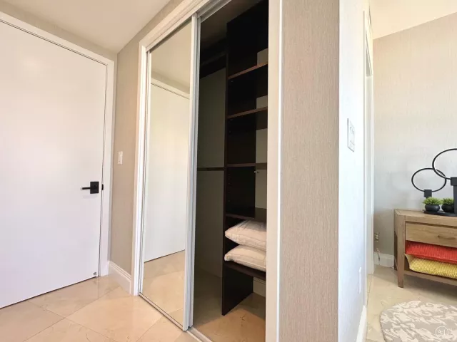 2-bedroom condo for rent in Sunny Isles Beach - 18201 Collins Avenue 1901 - MondialRealty