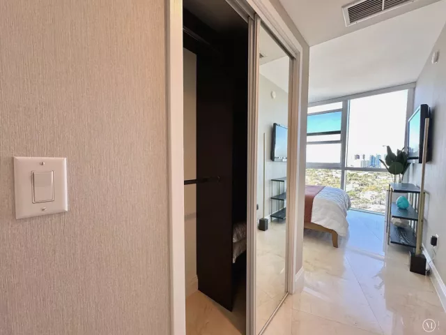 2-bedroom condo for rent in Sunny Isles Beach - 18201 Collins Avenue 1901 - MondialRealty