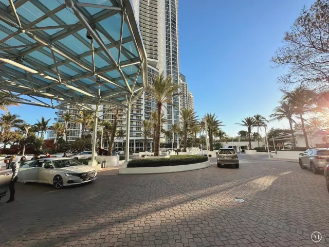 2-bedroom condo for rent in Sunny Isles Beach - 18201 Collins Avenue 1901 - MondialRealty