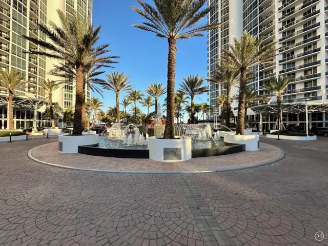 2-bedroom condo for rent in Sunny Isles Beach - 18201 Collins Avenue 1901 - MondialRealty