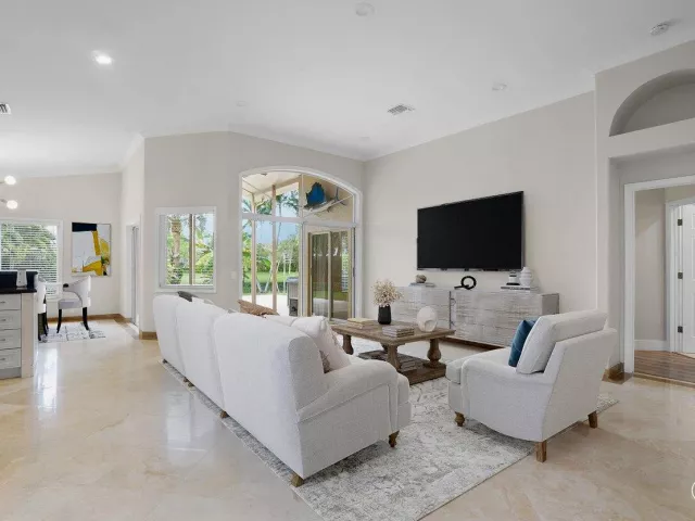 3-bedroom home for sale in Deerfield Beach - 660 NW 45th Avenue - MondialRealty