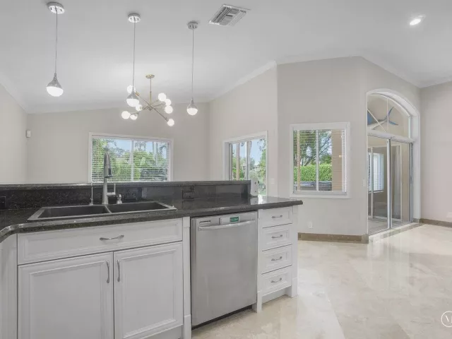 3-bedroom home for sale in Deerfield Beach - 660 NW 45th Avenue - MondialRealty