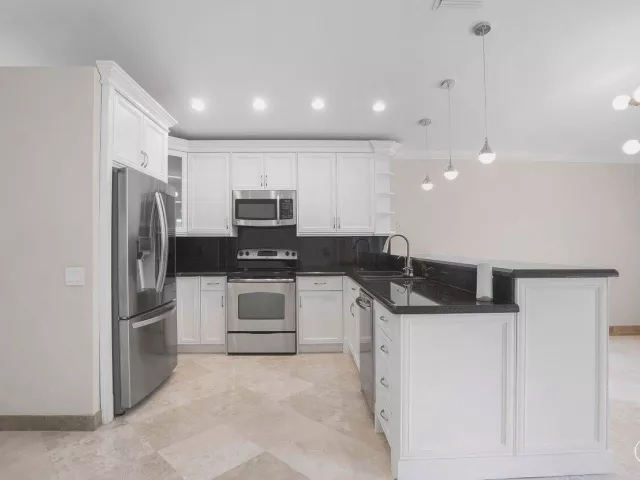 3-bedroom home for sale in Deerfield Beach - 660 NW 45th Avenue - MondialRealty