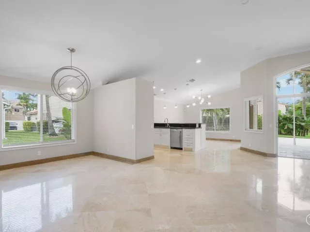 3-bedroom home for sale in Deerfield Beach - 660 NW 45th Avenue - MondialRealty