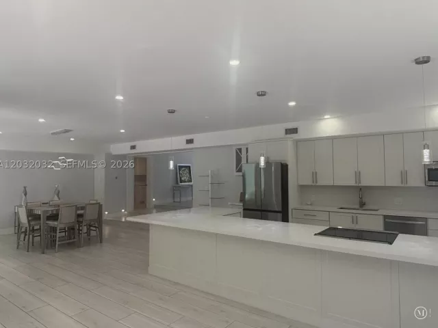 5-bedroom home for rent in Coral Gables - 6220 SW 144th St - MondialRealty