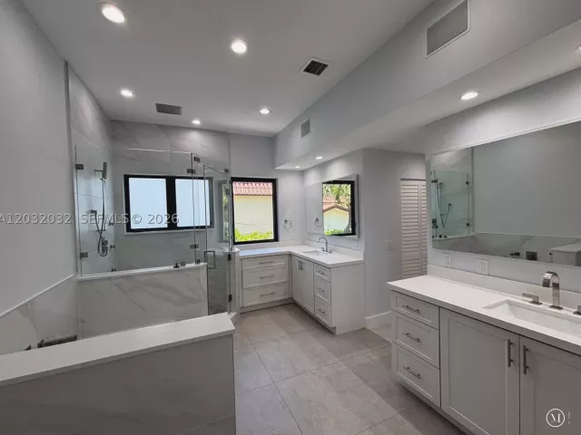 5-bedroom home for rent in Coral Gables - 6220 SW 144th St - MondialRealty