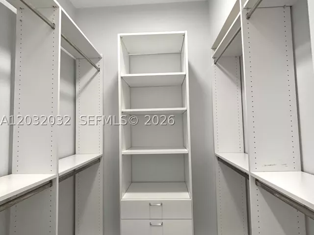 5-bedroom home for rent in Coral Gables - 6220 SW 144th St - MondialRealty