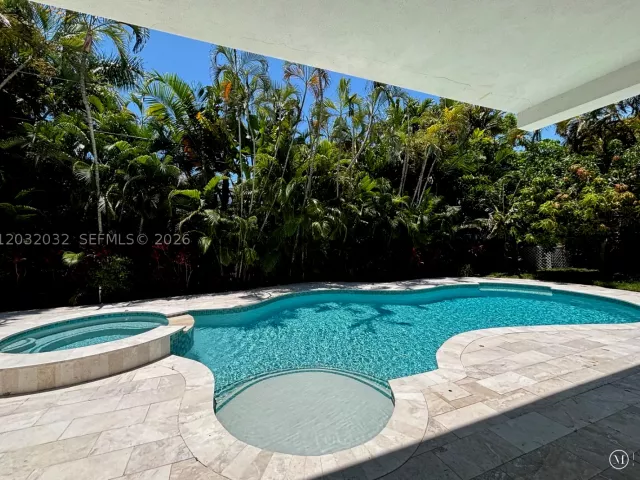 5-bedroom home for rent in Coral Gables - 6220 SW 144th St - MondialRealty