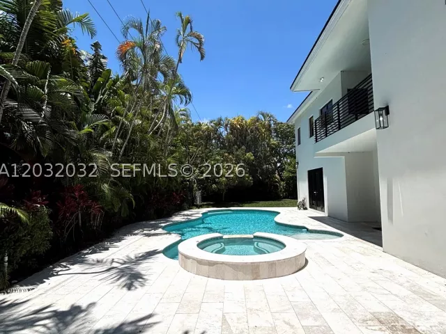 5-bedroom home for rent in Coral Gables - 6220 SW 144th St - MondialRealty