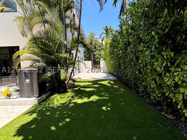 5-bedroom home for rent in Coral Gables - 6220 SW 144th St - MondialRealty