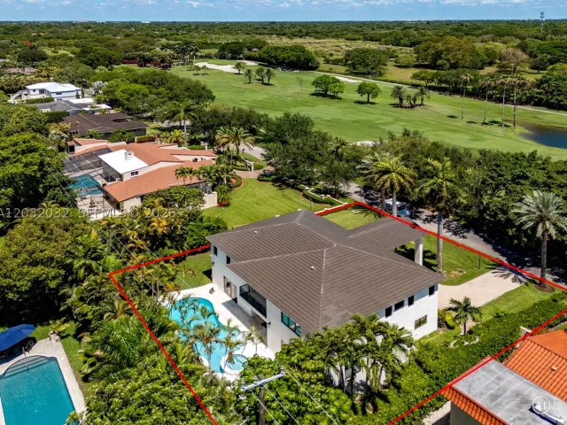 5-bedroom home for rent in Coral Gables - 6220 SW 144th St - MondialRealty