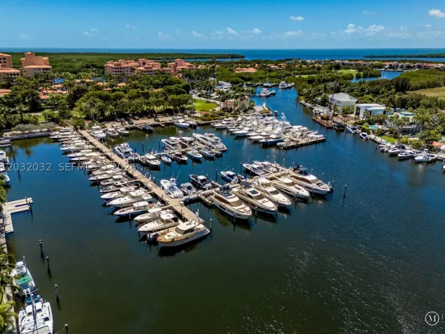 5-bedroom home for rent in Coral Gables - 6220 SW 144th St - MondialRealty