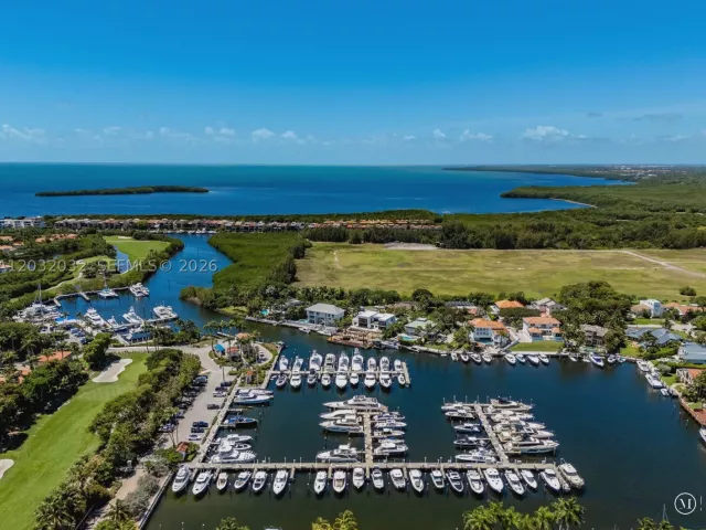 5-bedroom home for rent in Coral Gables - 6220 SW 144th St - MondialRealty