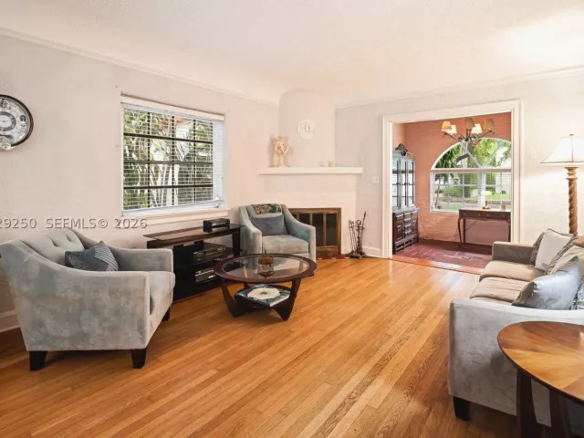 2-bedroom home for sale in Coral Gables - 732 Majorca Ave - MondialRealty