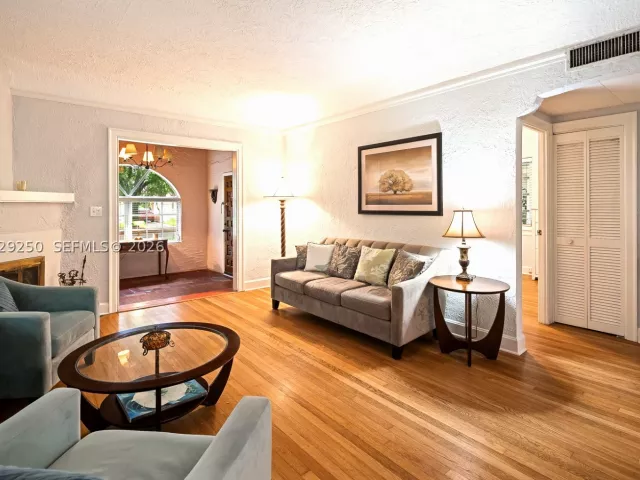 2-bedroom home for sale in Coral Gables - 732 Majorca Ave - MondialRealty
