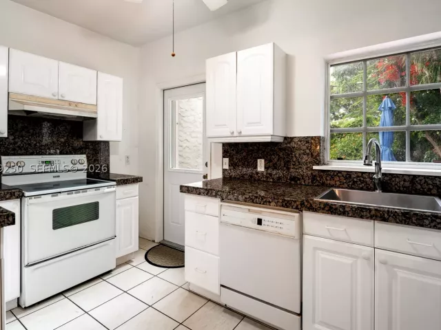 2-bedroom home for sale in Coral Gables - 732 Majorca Ave - MondialRealty