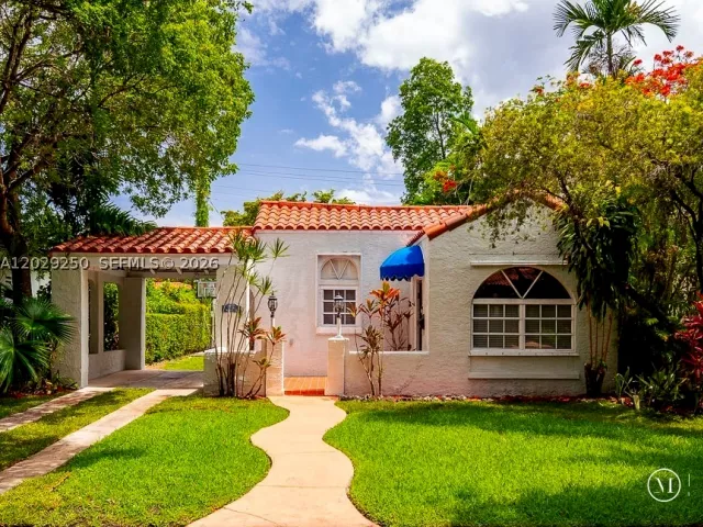 2-bedroom home for sale in Coral Gables - 732 Majorca Ave - MondialRealty
