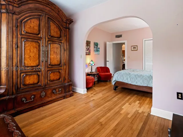 2-bedroom home for sale in Coral Gables - 732 Majorca Ave - MondialRealty