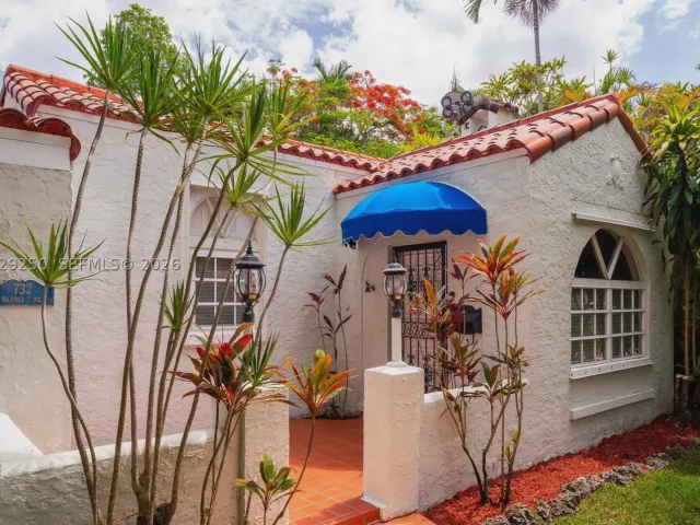 2-bedroom home for sale in Coral Gables - 732 Majorca Ave - MondialRealty